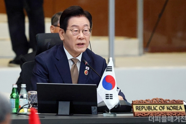 이재명 대통령이 27일(현지 시간) 말레이시아 쿠알라룸푸르 컨벤션 센터에서 열린 한-아세안(ASEAN·동남아시아국가연합) 정상회의에서 발언하고 있다. @뉴시스