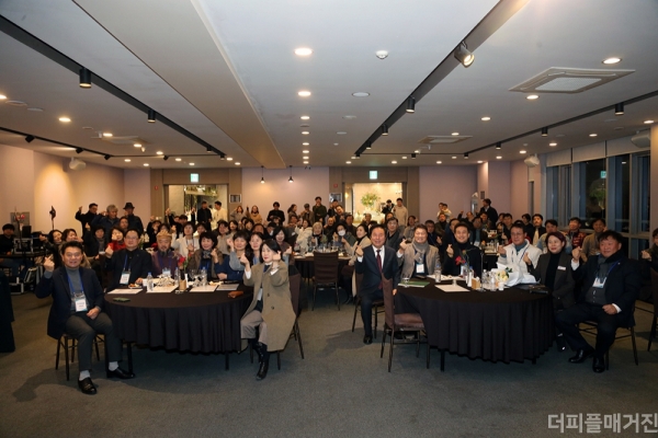 22일 열린 ‘2025 안동 관광 포럼 및 관광인의 밤’ 행사에 100여 명이 관계자들이 석해 지속 가능한 관광 거버넌스 구축과 미래 전략을 논의했다. @안동시